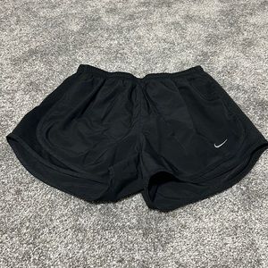 Women’s Nike Tempo Dri-Fit Shorts, Size M, Black